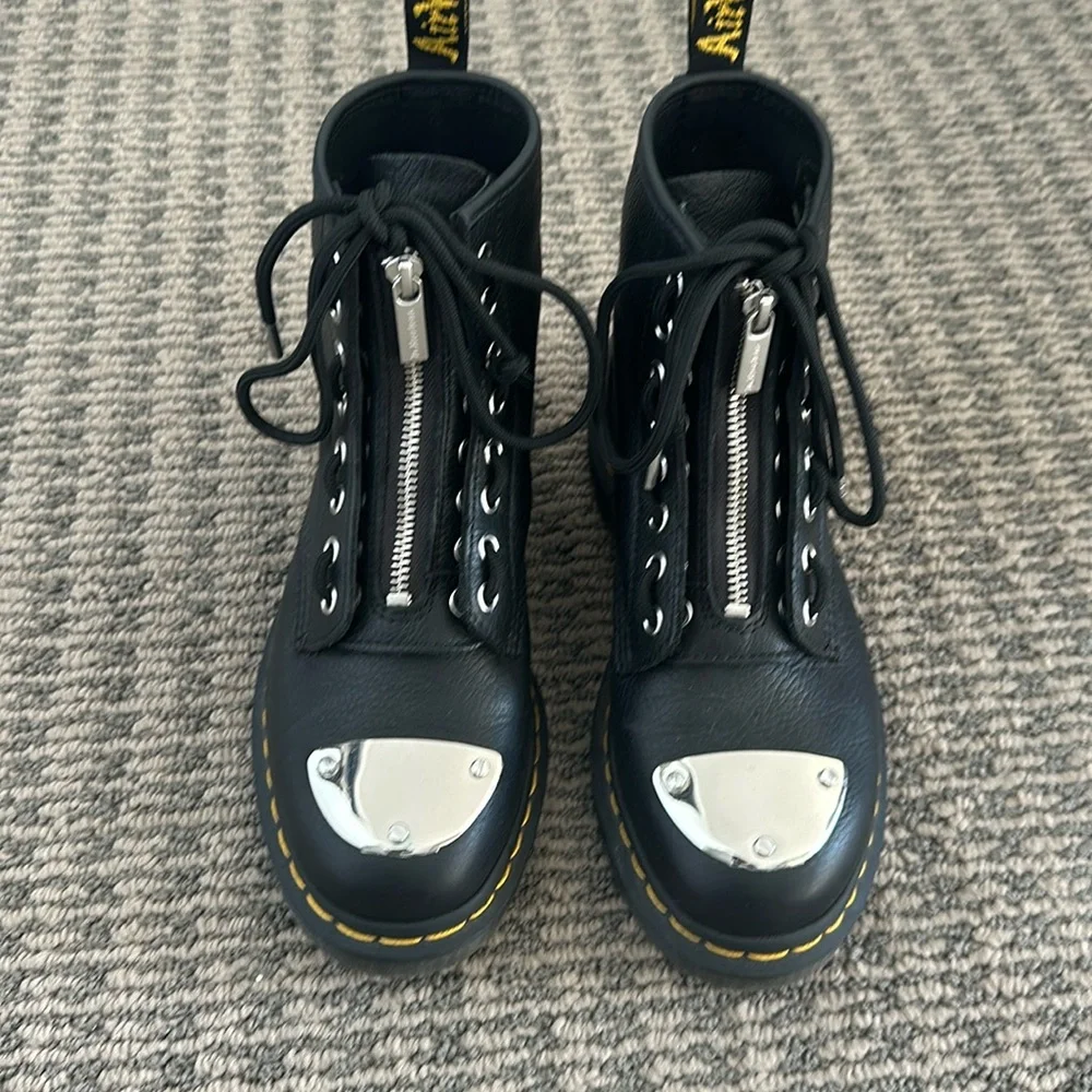 Dr Martens version of the Pascal sold in London only. Size 7 - Picture 1 of 5